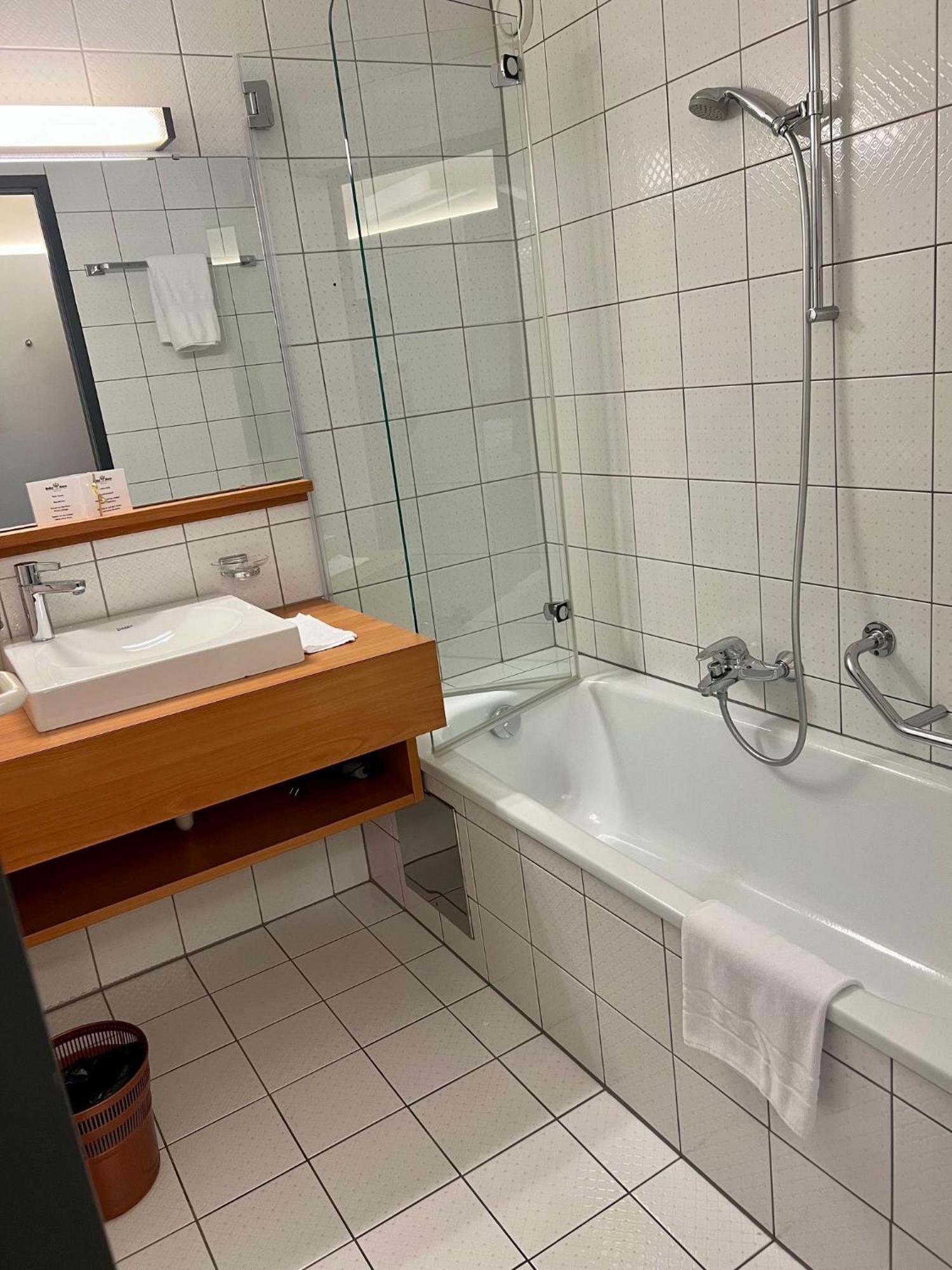 Hotel Gasthof Kroenele Lustenau Exterior foto